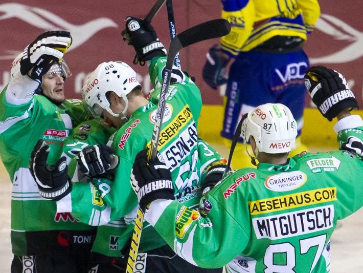 Der Schwede Pierre Nilsson bleibt weiter beim Meister EHC Bregenzerwald und bildet mit Ban und Lundström die Paradelinie. Der Schwede Pierre Nilsson bleibt weiter beim Meister EHC Bregenzerwald und bildet mit Ban und Lundström die Paradelinie.