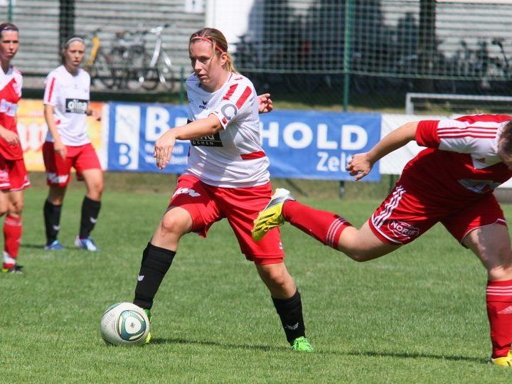 Kapitänin Anja Stadelmann gelang ein Doppelpack und Rankweil gewann mit 12:1 gegen Erl. Kapitänin Anja Stadelmann gelang ein Doppelpack und Rankweil gewann mit 12:1 gegen Erl.