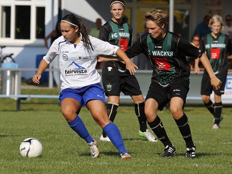 Verena Müller und Co. verloren im ÖFB Cup gegen Wacker Innsbruck mit 0:8 und sind ausgeschieden. Verena Müller und Co. verloren im ÖFB Cup gegen Wacker Innsbruck mit 0:8 und sind ausgeschieden.