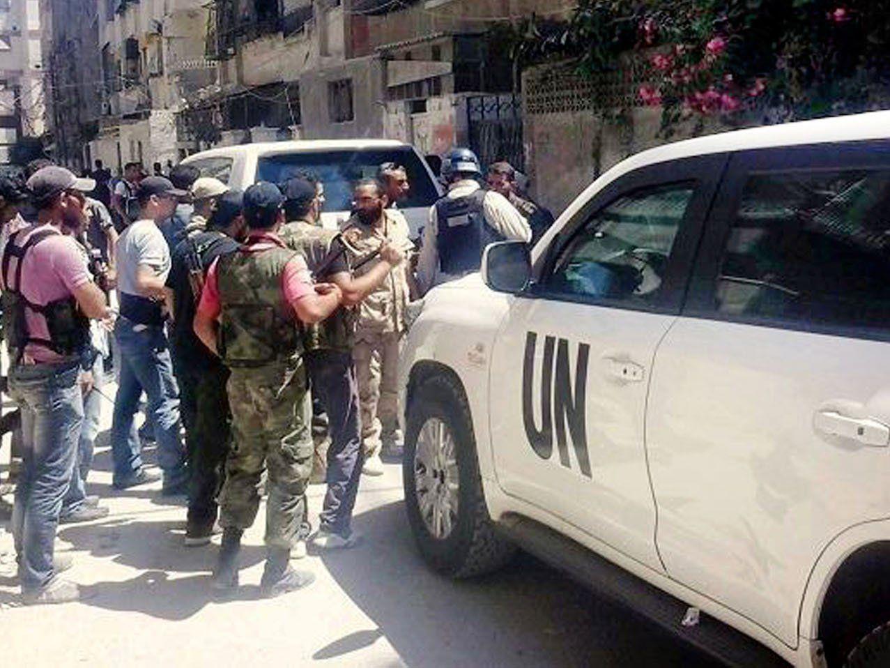 UN-Inspekteure setzen Giftgas-Untersuchung in Syrien fort (Foto vom 28.8.) Dokument drucken DPA0172 – Do, 29. August 2013 10:36 UN-Inspekteure setzen Giftgas-Untersuchung in Syrien fort
