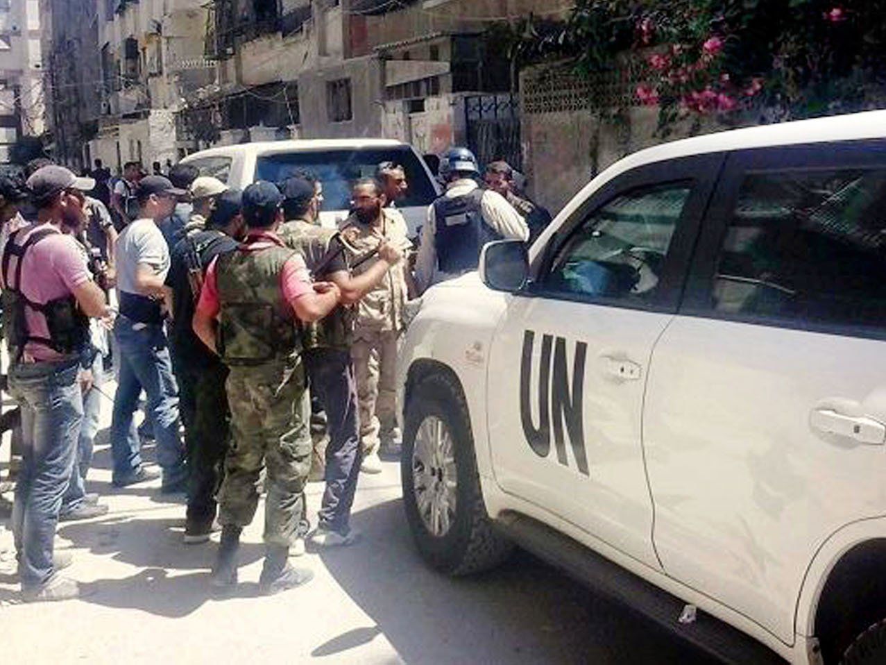 UN-Inspekteure setzen Giftgas-Untersuchung in Syrien fort (Foto vom 28.8.) Dokument drucken DPA0172 – Do, 29. August 2013 10:36 UN-Inspekteure setzen Giftgas-Untersuchung in Syrien fort UN-Inspekteure setzen Giftgas-Untersuchung in Syrien fort (Foto vom 28.8.) Dokument drucken DPA0172 – Do, 29. August 2013 10:36 UN-Inspekteure setzen Giftgas-Untersuchung in Syrien fort
