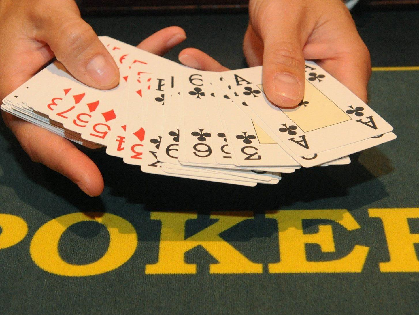 Sechs Poker-Betrüger wurden in Südfrankreich verurteilt, sie hatten das Spiel mit Infrarot-Linsen und gezinkten Karten manipuliert.
