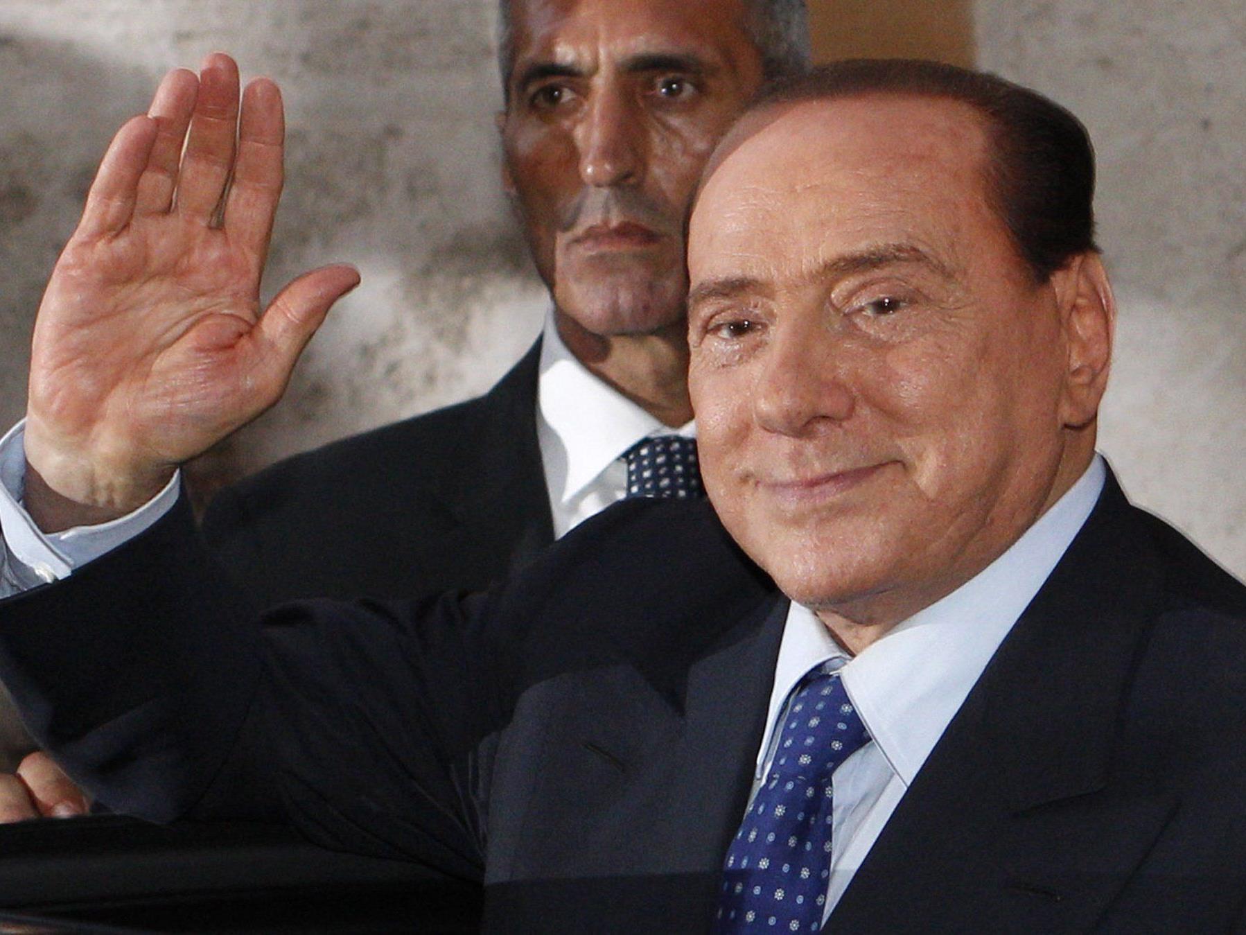 Über Silvio Berlusconis Senatorenposten wird erst im Oktober entschieden.