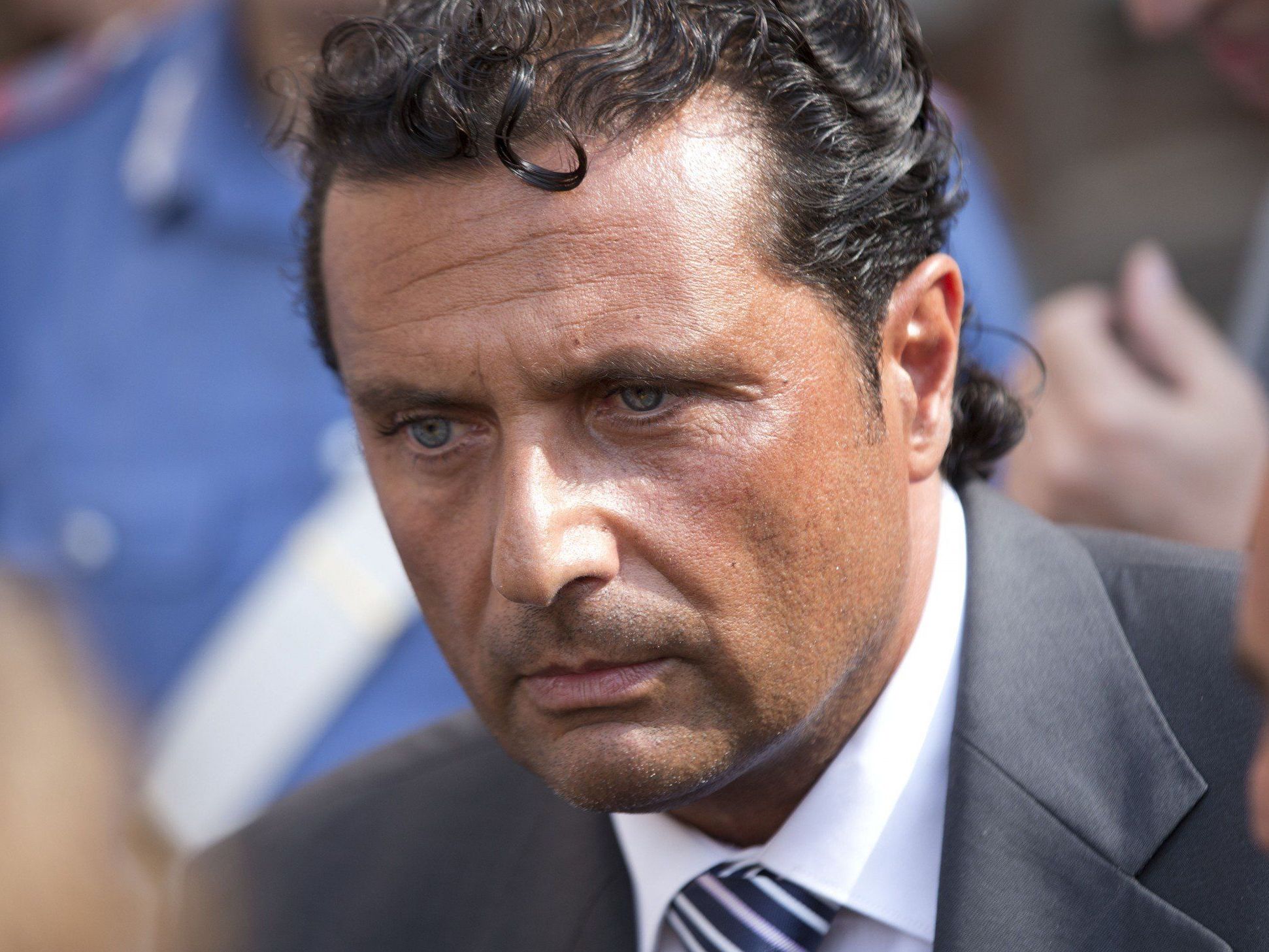 Nach der Aufrichtung der Costa Concordia geht der Prozess gegen Kapitän Francesco Schettino bald in die nächste Runde. Nach der Aufrichtung der Costa Concordia geht der Prozess gegen Kapitän Francesco Schettino bald in die nächste Runde.