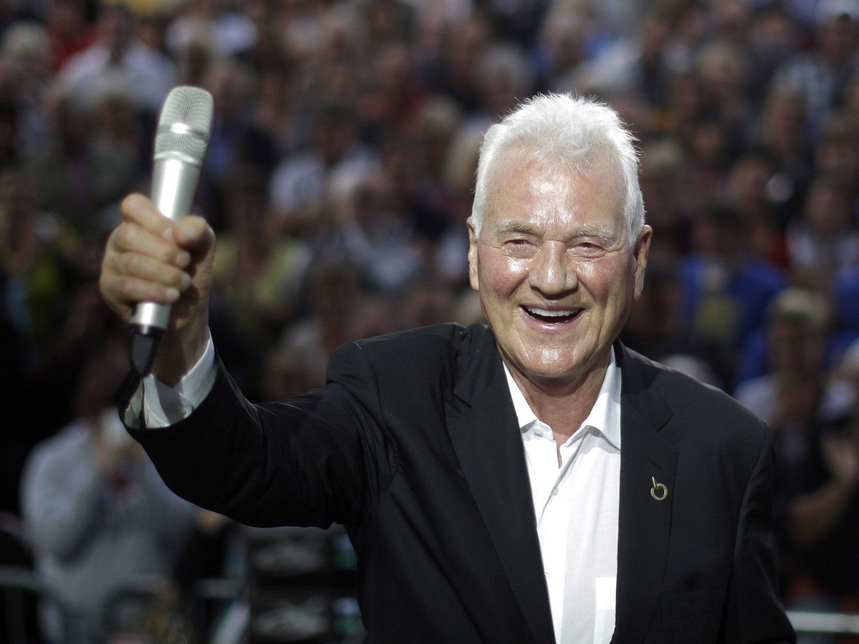Stronach feiert am Schlagerfest Geburtstag Stronach feiert am Schlagerfest Geburtstag