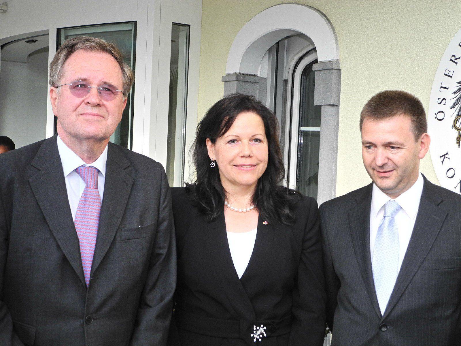 Die neue österreichische Honorarkonsulin Rita Kieber-Beck mit Generalsekretär Johannes Kyrle (l.) und Botschafter Arthur Winkler-Hermaden