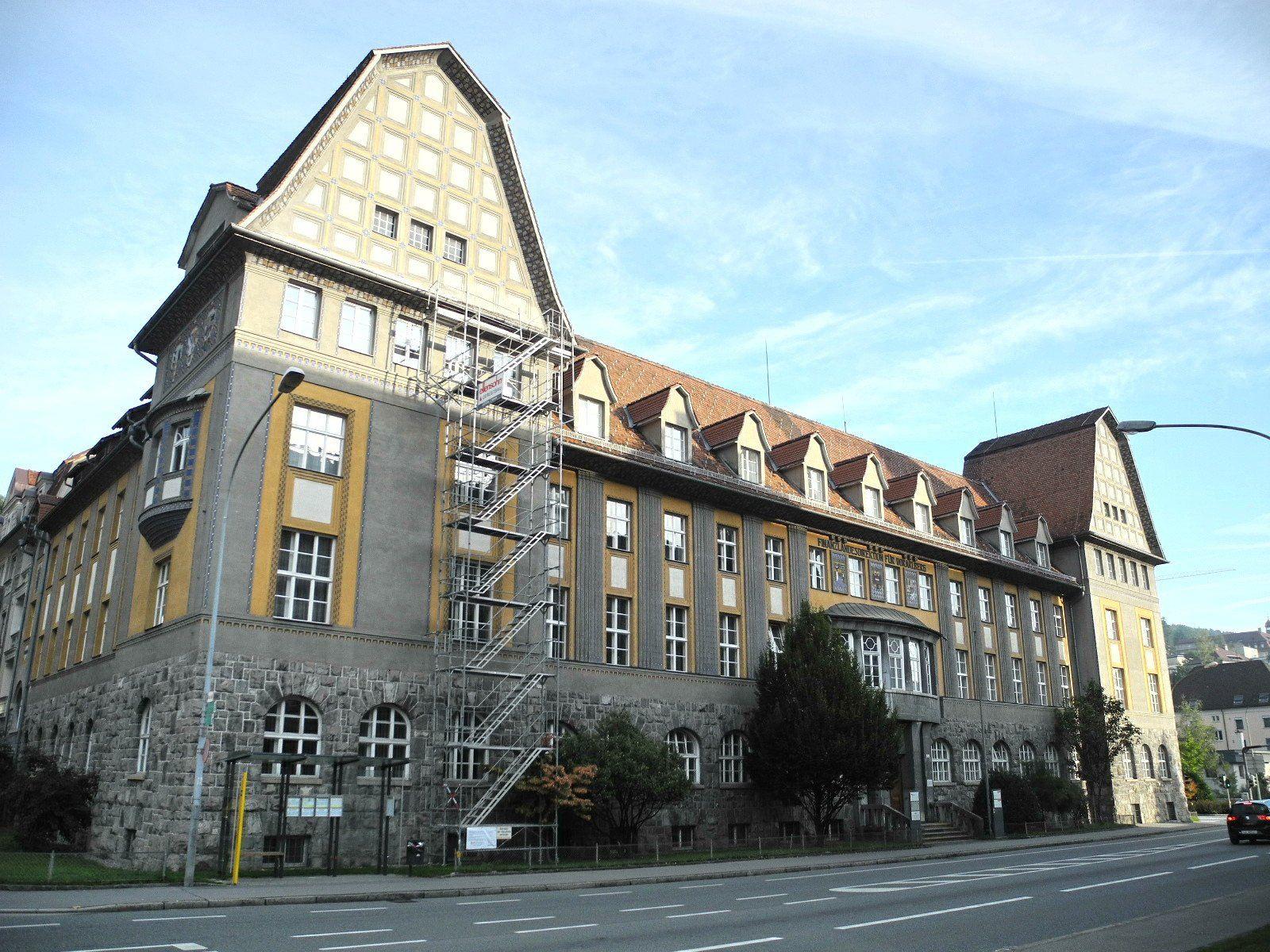 Die einstige Finanzlandesdirektion für Vorarlberg, links im Bild die Stieg zum Giebelbild