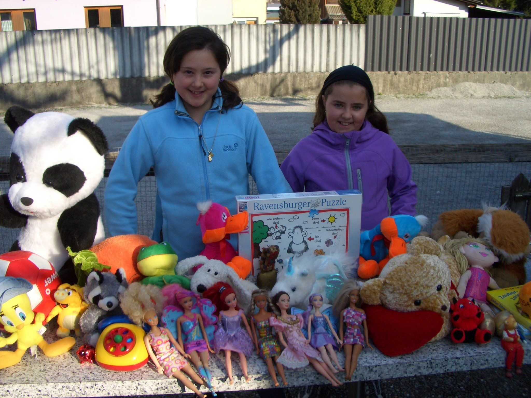 Auch für die Kleinen gibt es beim Flohmarkt so manches Schnäppchen. Auch für die Kleinen gibt es beim Flohmarkt so manches Schnäppchen.