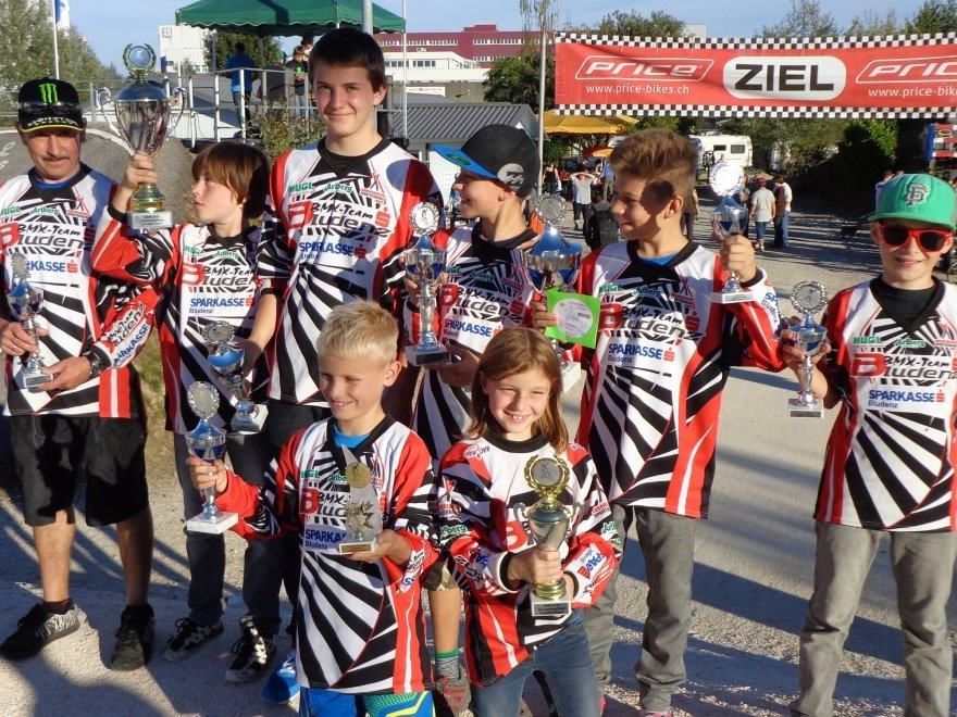 Das erfolgreiche Bludenz BMX-Sparkassenteam. Das erfolgreiche Bludenz BMX-Sparkassenteam.