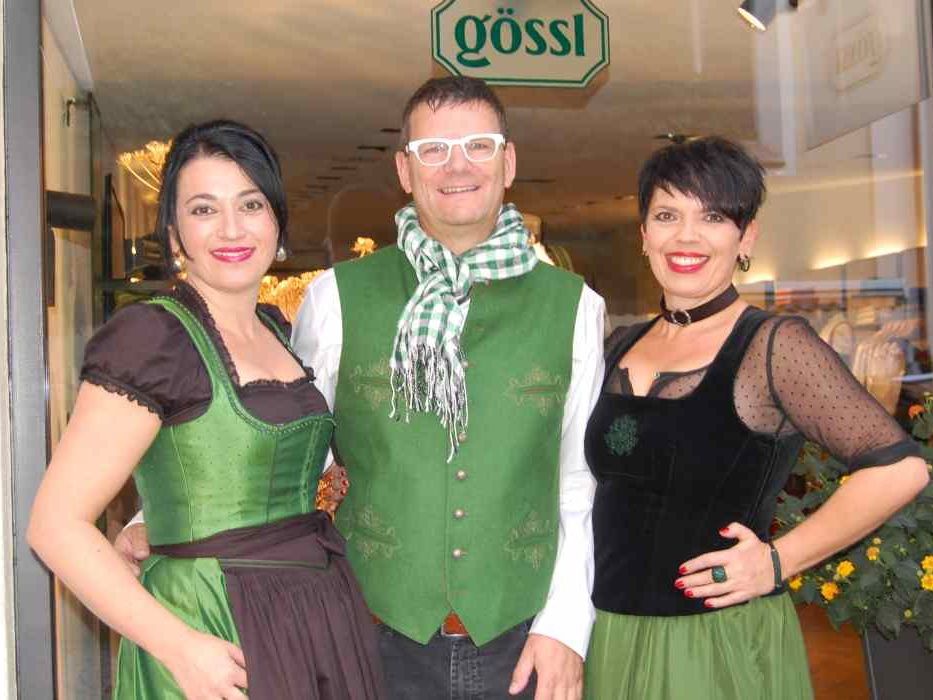 Sowohl Freizeitmode wie auch Skibekleidung wurde präsentiert Sowohl Freizeitmode wie auch Skibekleidung wurde präsentiert