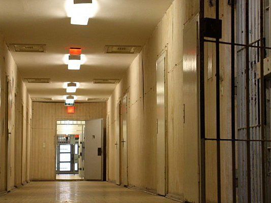 Häftlinge der Justizanstalt Wien-Josefstadt angeblich zu Sex genötigt Häftlinge der Justizanstalt Wien-Josefstadt angeblich zu Sex genötigt