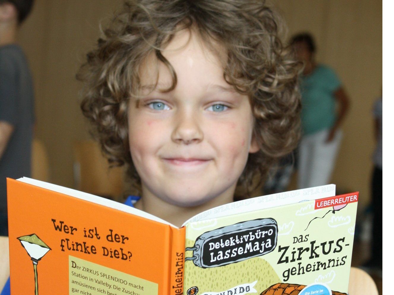 Große und kleine Leseratten kommen beim Bücherflohmarkt auf ihre Kosten. Große und kleine Leseratten kommen beim Bücherflohmarkt auf ihre Kosten.