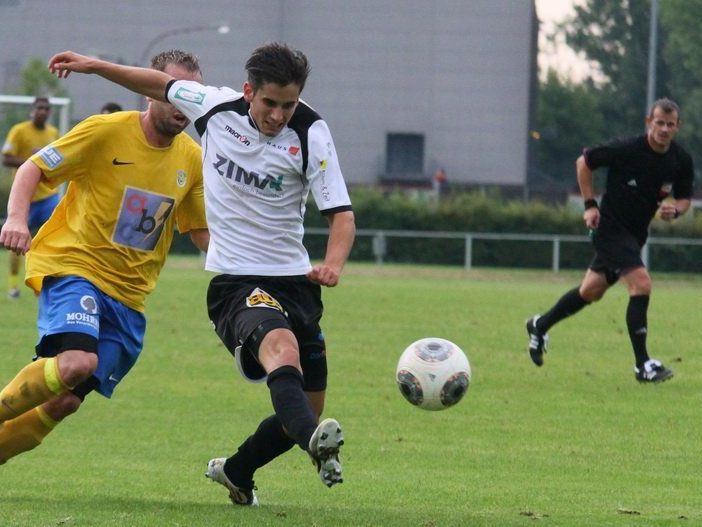 Langenegg siegte im Landesliga-Topspiel gegen Lochau knapp aber verdient mit 4:3. Langenegg siegte im Landesliga-Topspiel gegen Lochau knapp aber verdient mit 4:3.
