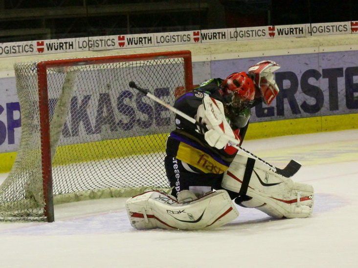 Eine Klasseleistung lieferte Rankweil-Goalie Marco Knobel im zweiten Testspiel gegen HSC Hohenems. Eine Klasseleistung lieferte Rankweil-Goalie Marco Knobel im zweiten Testspiel gegen HSC Hohenems.
