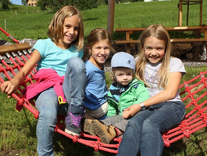 Der neue Spielplatz kommt bei den Kindern bestens an.