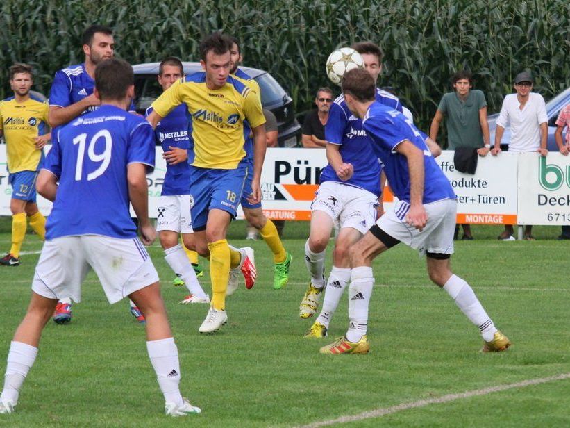 Der Aufstieg in die Landesliga stand beim Bericht von Obmann Thomas Strele natürlich im Mittelpunkt. Der Aufstieg in die Landesliga stand beim Bericht von Obmann Thomas Strele natürlich im Mittelpunkt.