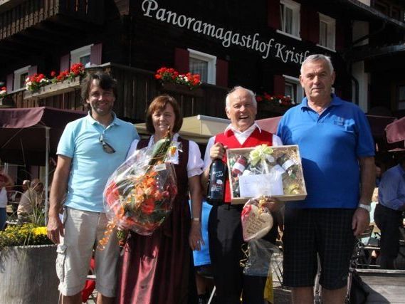 Bgm.Thomas Zudrell mit Roswitha und Adolf Zudrell und Altbgm.Willi Säly genießen den Festtag. Bgm.Thomas Zudrell mit Roswitha und Adolf Zudrell und Altbgm.Willi Säly genießen den Festtag.
