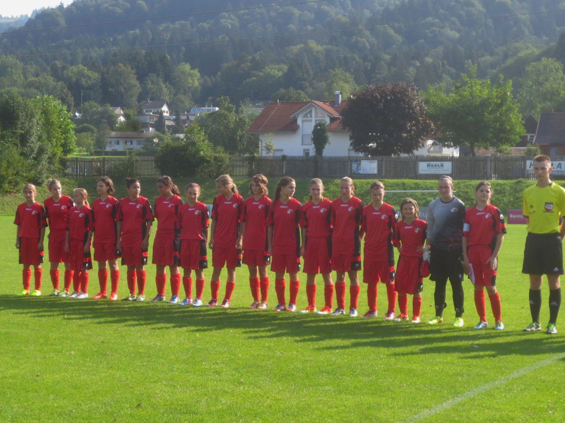Vorarlbergs U-14-Mädchen-Auswahl spielte auf der Sportanlage Hoferfeld in Lochau gegen Burgenland.