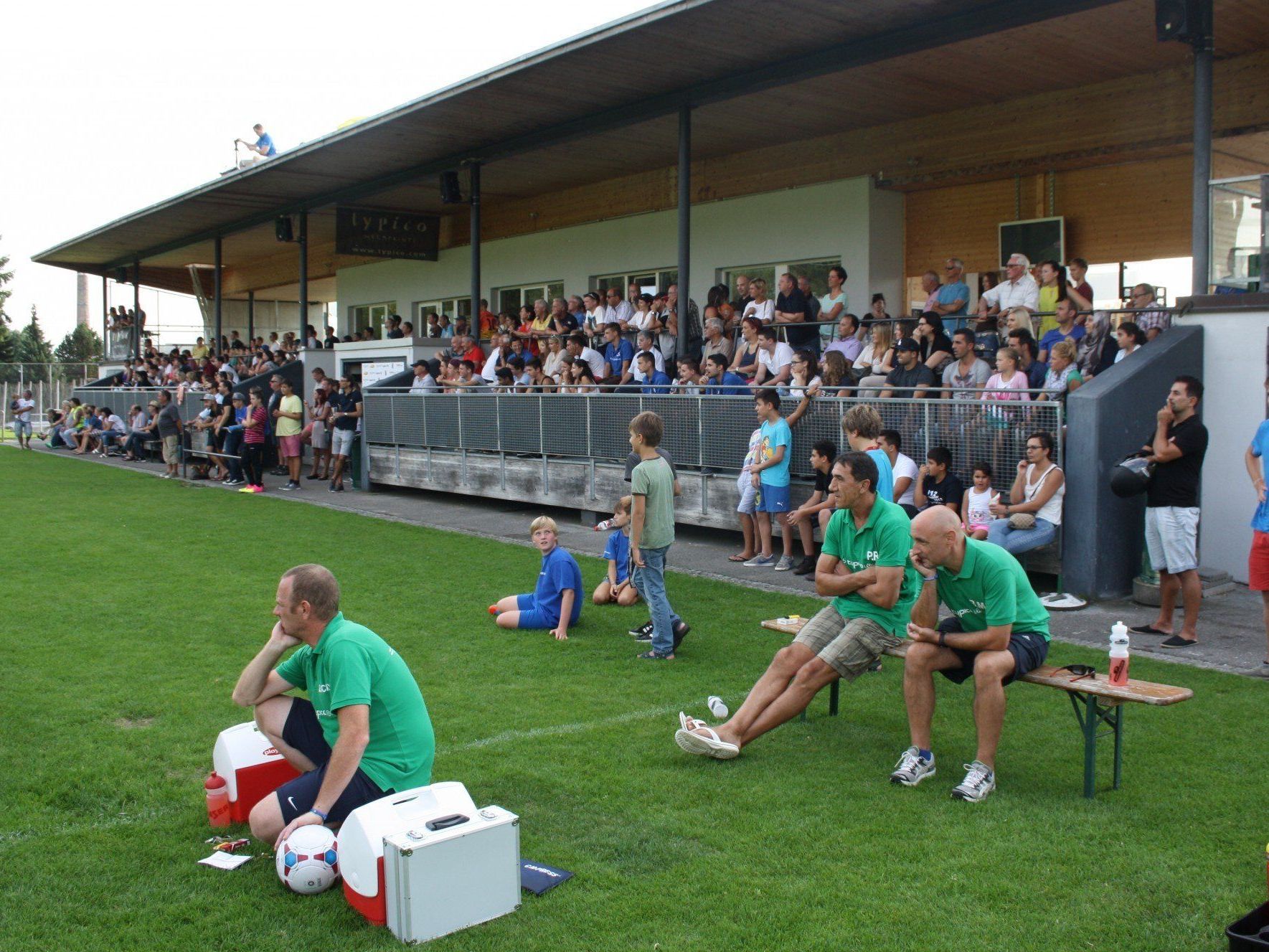 Trotz Sieg konnten die Lochauer Betreuerbank und die zahlreichen Zuschauer mit dem 1:0 nicht ganz zufrieden sein.