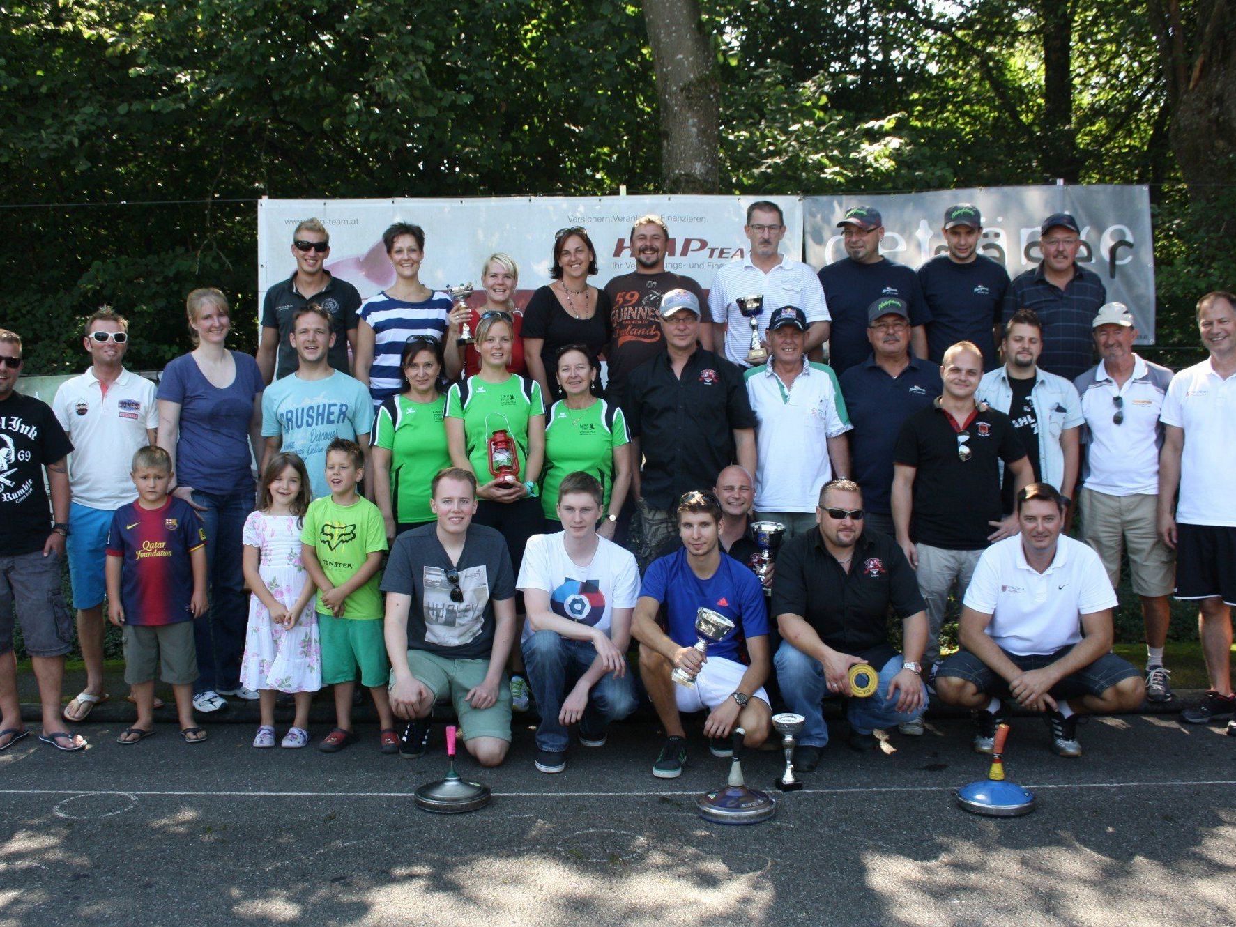 Die Lochauer Eis- und Stocksportler laden alljährlich Ortsvereine und Firmenmannschaften zum großen Hobbyturnier. Die Lochauer Eis- und Stocksportler laden alljährlich Ortsvereine und Firmenmannschaften zum großen Hobbyturnier.