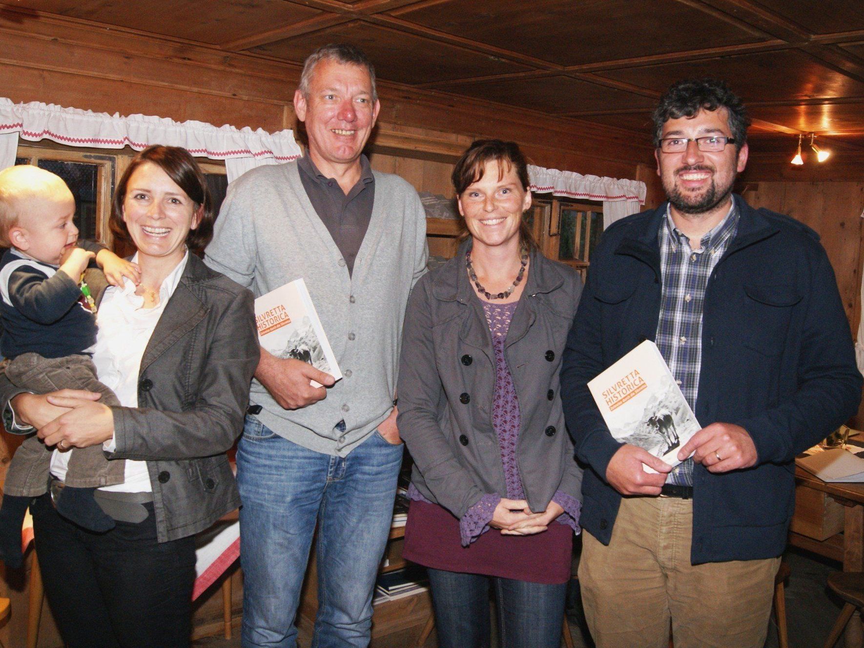 Ruth Tschofen, Dieter Petras, Edith Hessenberger und Michael Kasper (v.l.) freuen sich über die gelungene Ausstellung. Ruth Tschofen, Dieter Petras, Edith Hessenberger und Michael Kasper (v.l.) freuen sich über die gelungene Ausstellung.