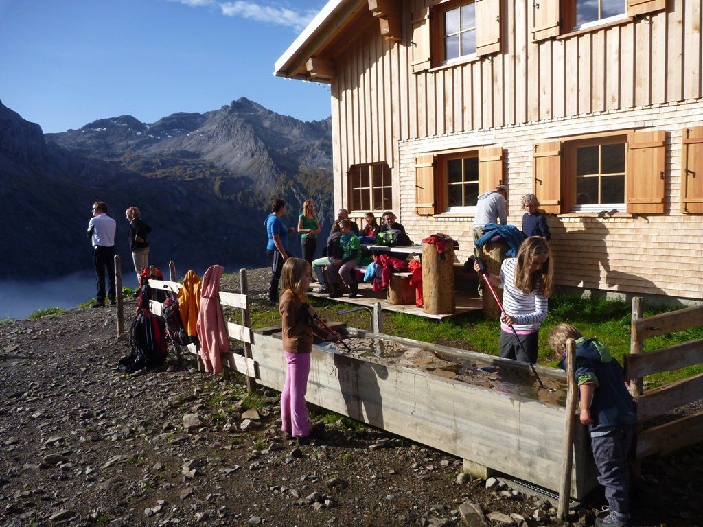 Zusammen mit der Familie die gemeinsame Zeit genießen. Zusammen mit der Familie die gemeinsame Zeit genießen.