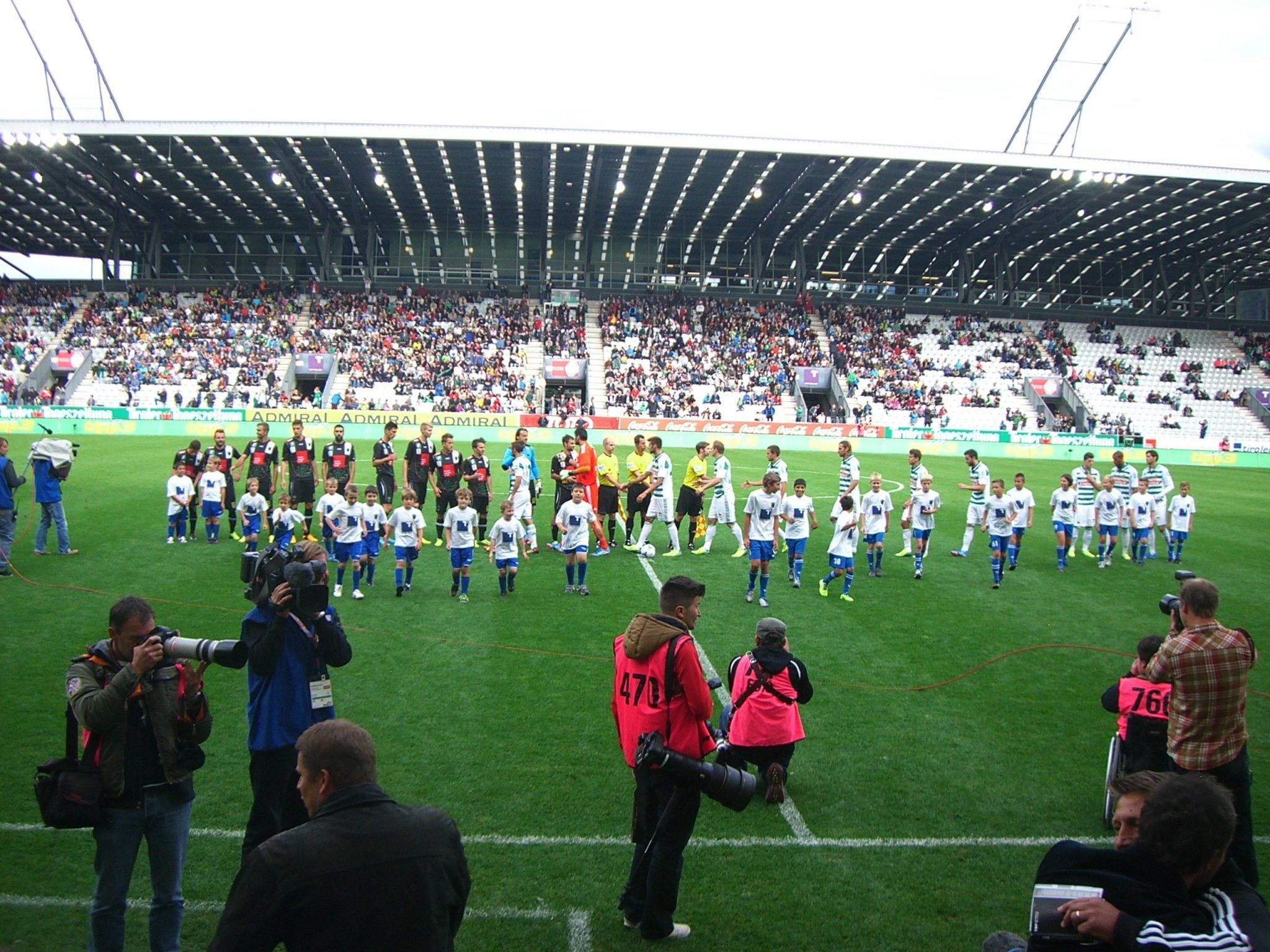 Kinder von FC BW Feldkirch durften im neuen Tivolistadion in Innsbruck mit den Stars einlaufen. Kinder von FC BW Feldkirch durften im neuen Tivolistadion in Innsbruck mit den Stars einlaufen.