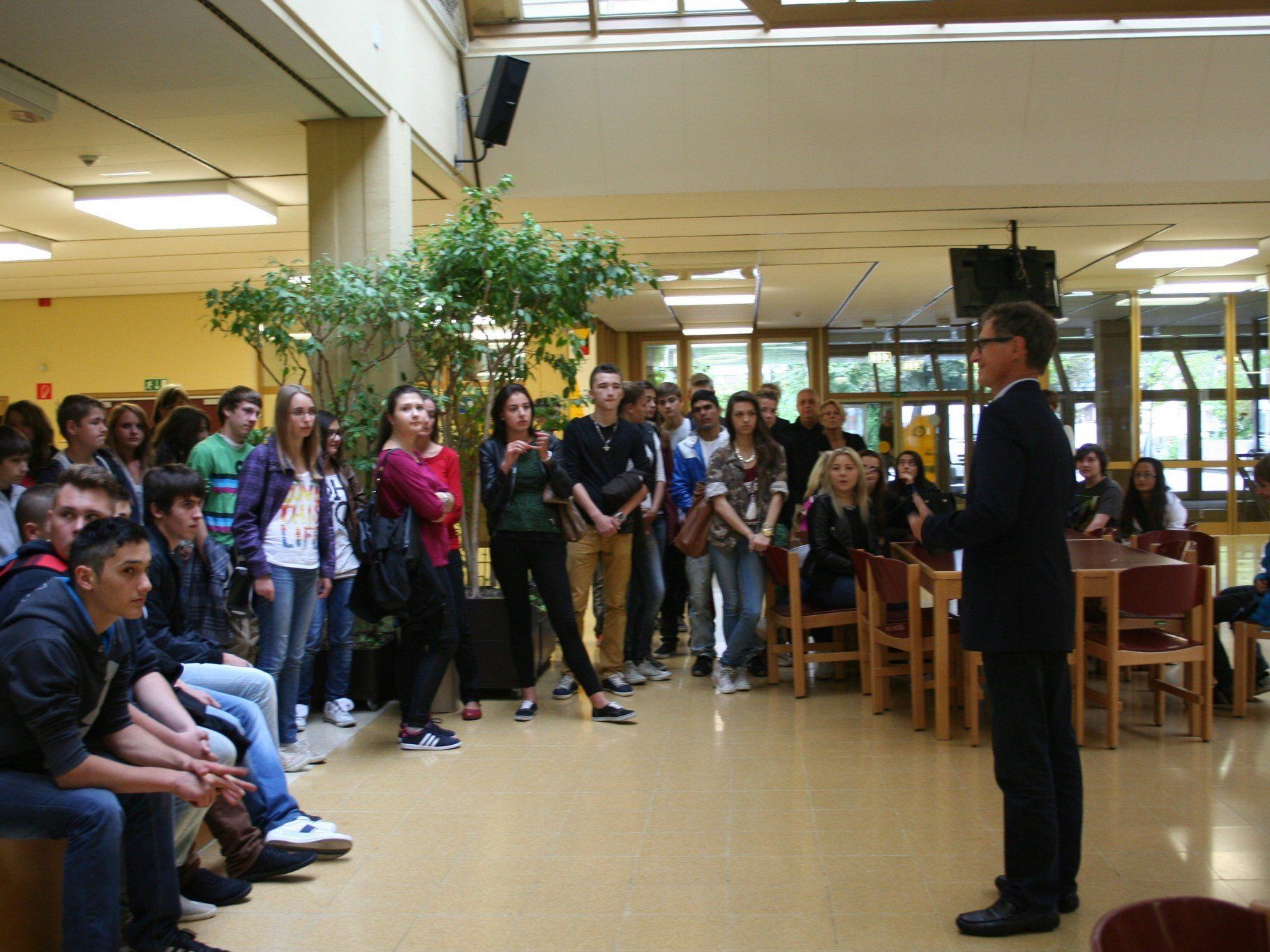 Direktor Duregger ist vom Tutoren-Projekt seiner Schule voll überzeugt Direktor Duregger ist vom Tutoren-Projekt seiner Schule voll überzeugt