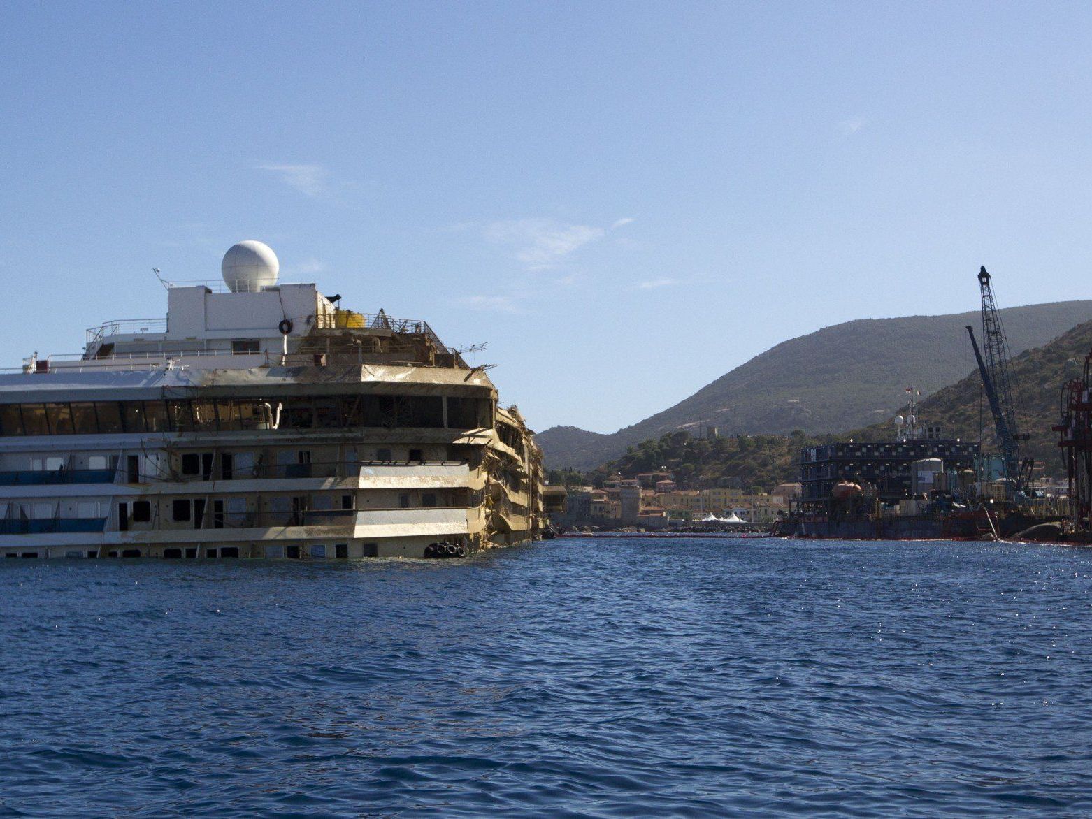 Im Wrack der Costa Concordia wurden Knochen gefunden - es handelt sich vermutlich um die Überreste der Vermissten. Im Wrack der Costa Concordia wurden Knochen gefunden - es handelt sich vermutlich um die Überreste der Vermissten.