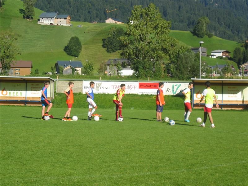 Die Verantwortlichen des FC Au bemühen sich sehr um ihren Nachwuchs. Die Verantwortlichen des FC Au bemühen sich sehr um ihren Nachwuchs.