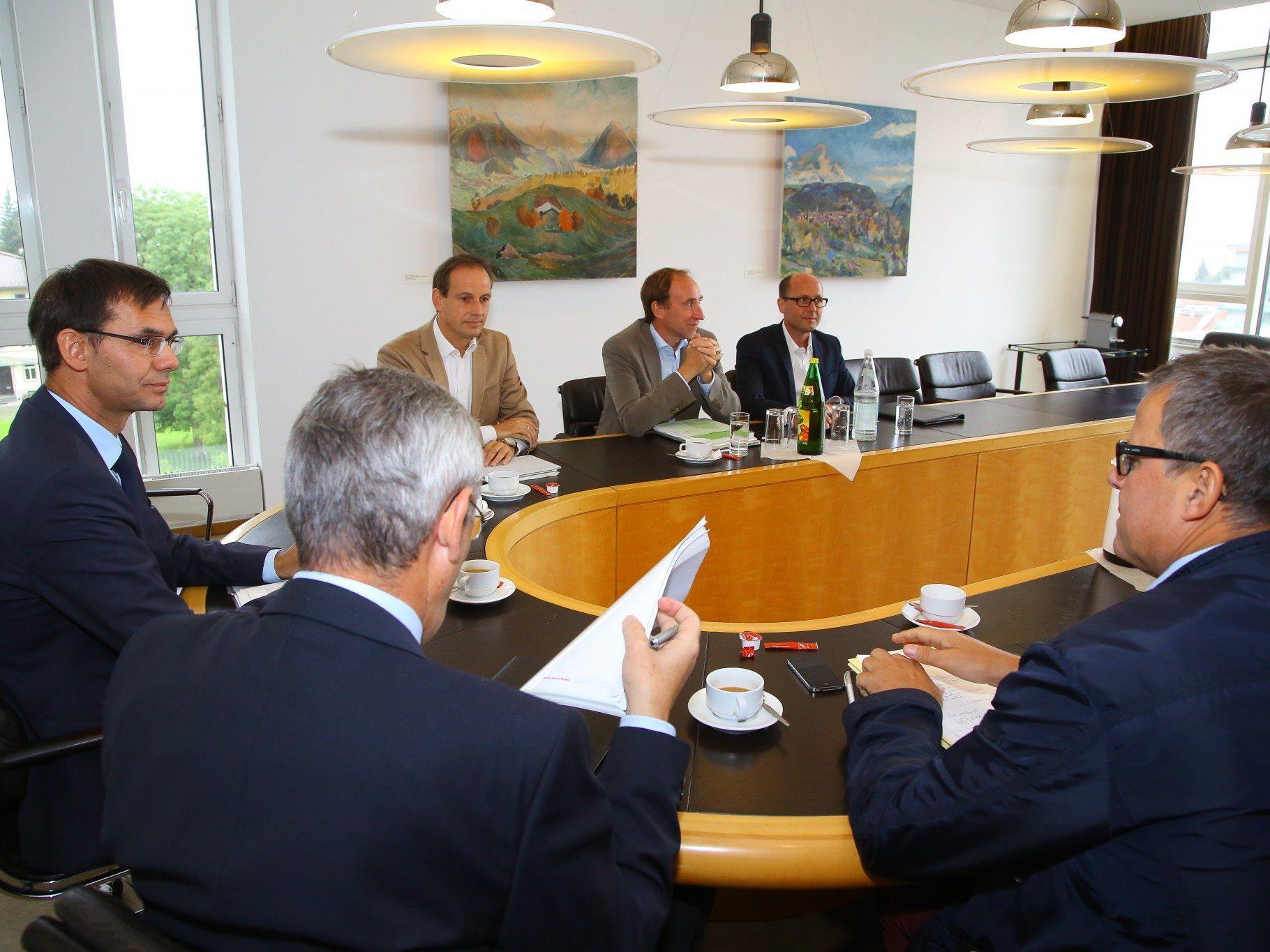 Budgetgespräche gestartet: Land Vorarlberg will auch 2014 ohne Neuverschuldung auskommen