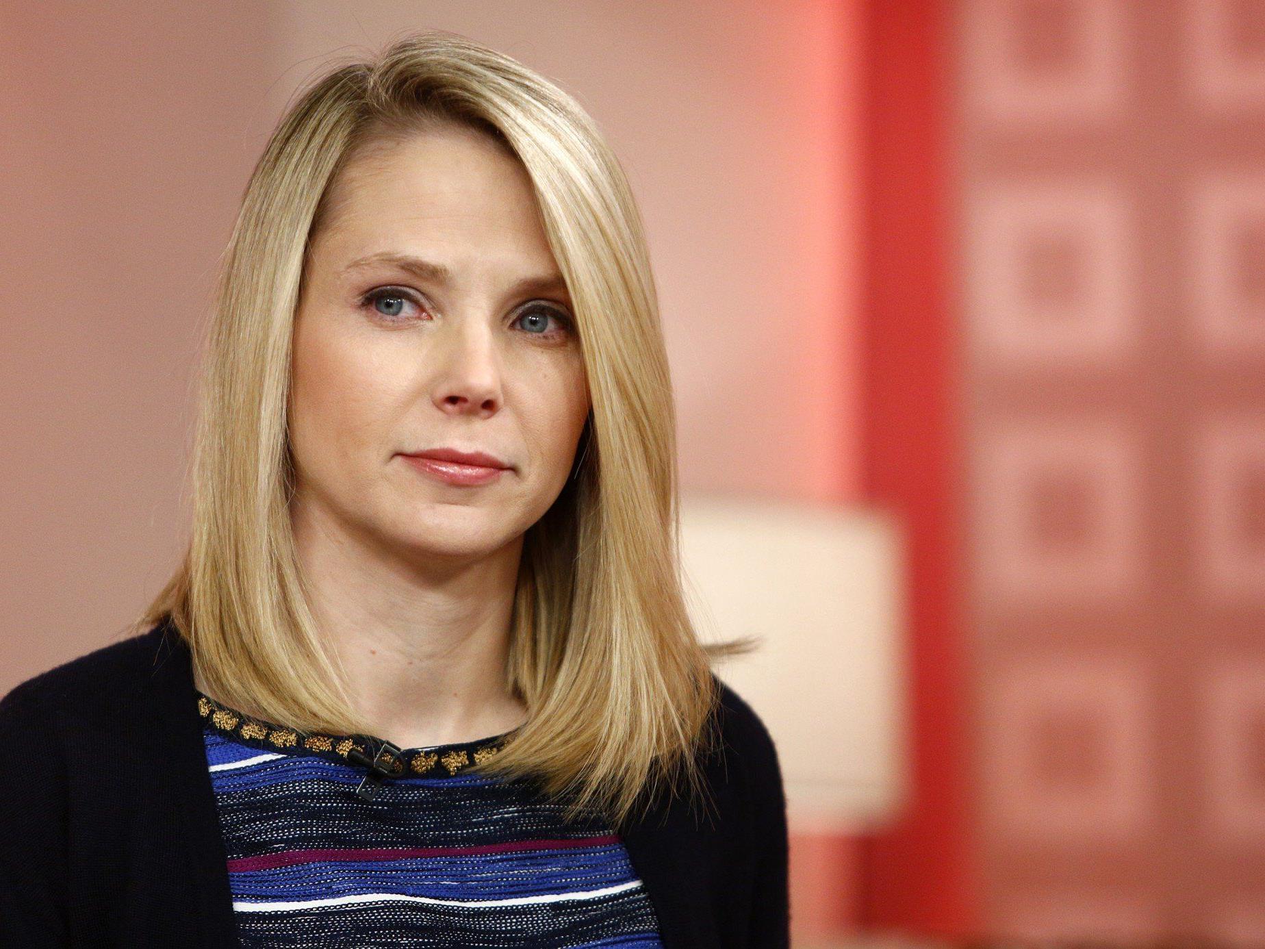 Die Yahoo-Chefin Marissa Mayer hat Angst vor dem Gefängnis, das ihr droht, falls sie nicht mit dem Geheimdienst kooperiert.