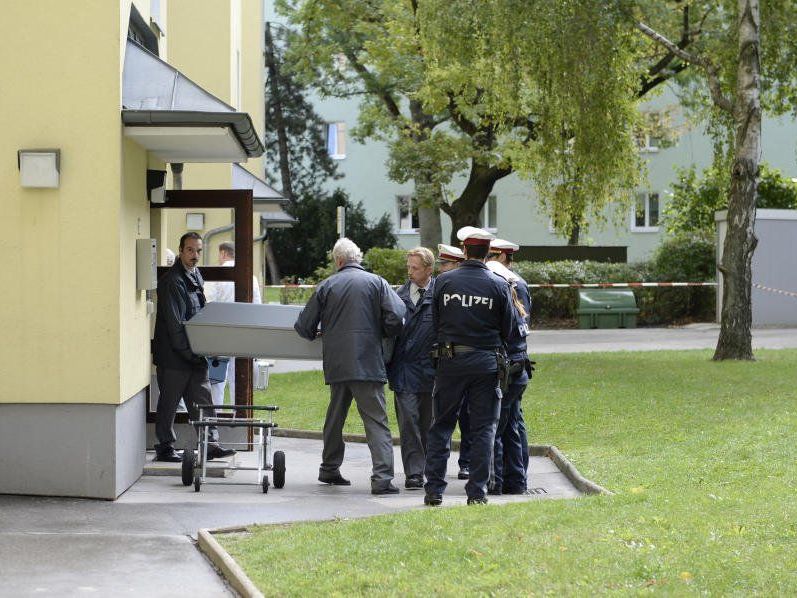 Die beiden Töchter wurden tot in der Wohnung aufgefunden. Die beiden Töchter wurden tot in der Wohnung aufgefunden.