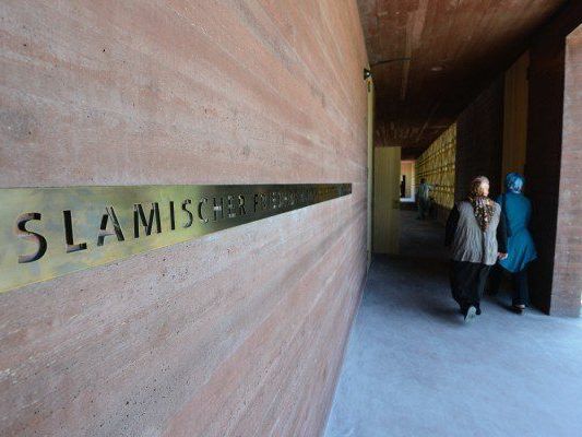 Friedhof in Altach wurde von Büro Bernardo Bader gestaltet. Friedhof in Altach wurde von Büro Bernardo Bader gestaltet.