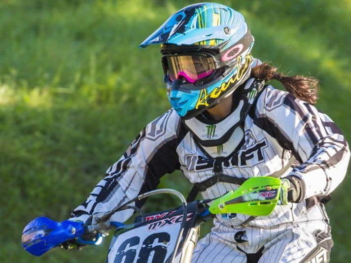 Natalie Fröhles große Leideschaft: Das Motocorssfahren Natalie Fröhles große Leideschaft: Das Motocorssfahren