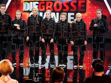 Die Tanzgruppe hat den Einzug in die Live-Show geschafft. Die Tanzgruppe hat den Einzug in die Live-Show geschafft.
