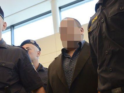 Der Angeklagte Michael K. vor Gericht Der Angeklagte Michael K. vor Gericht