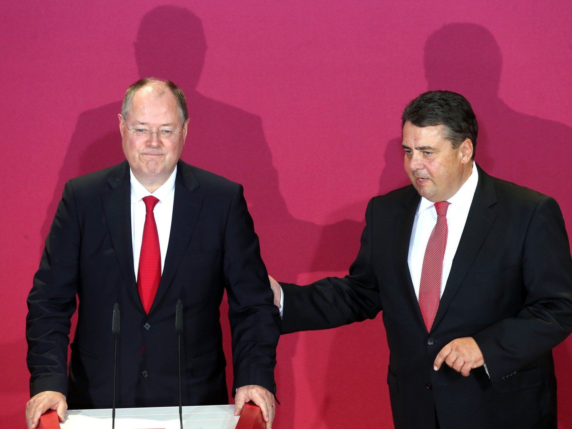 Steinbrück: "Der Ball liegt im Spielfeld von Frau Merkel Steinbrück: "Der Ball liegt im Spielfeld von Frau Merkel