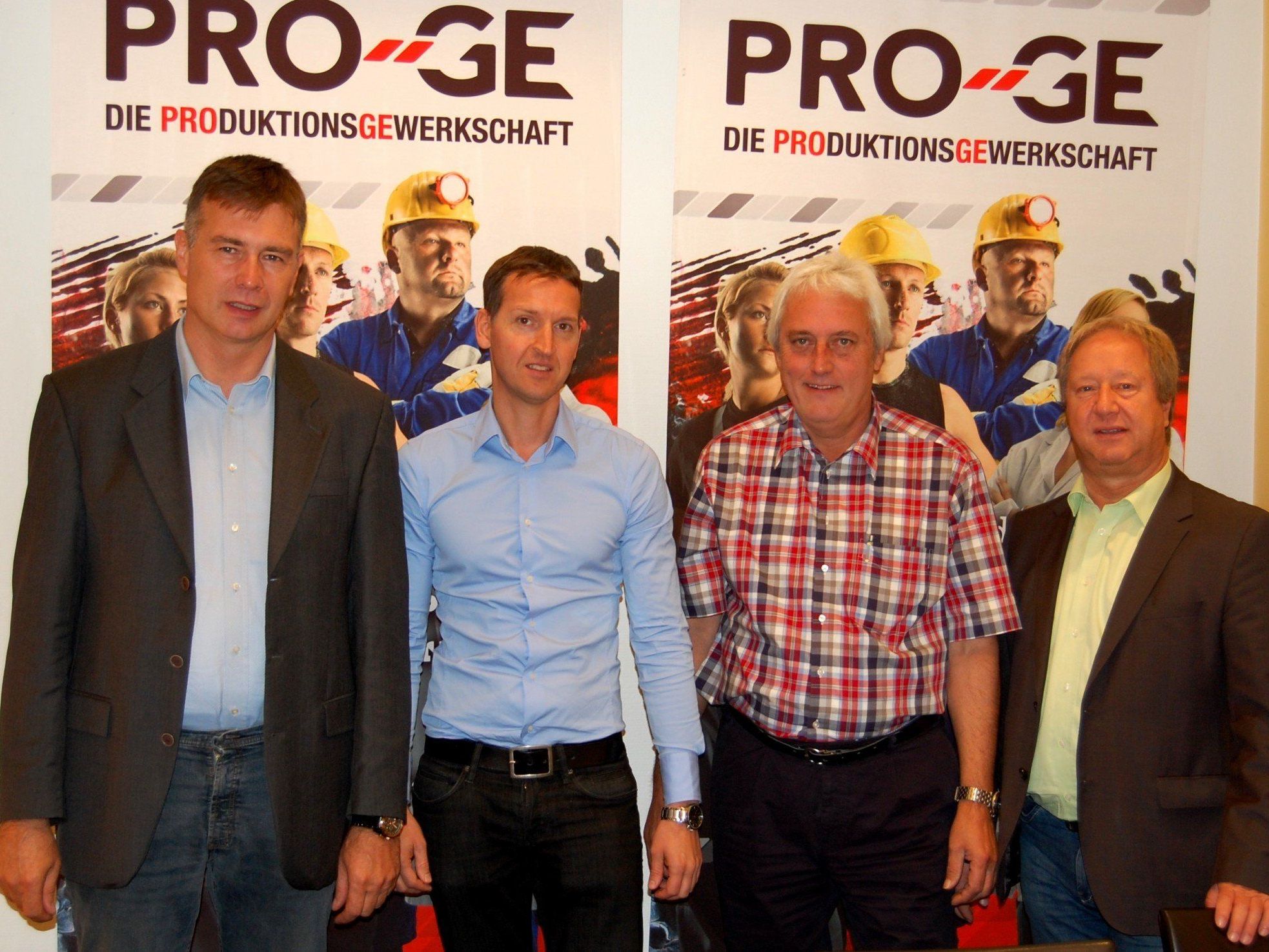 Anton Mathis, Betriebsratsvorsitzender Firma Wolford, Wolfgang Fritz, stellv. Betriebsratsvorsitzender Firma Grass, Norbert Loacker, PRO-GE-Landesvorsitzender und Siegfried Birnleitner, PRO-GE-Landessekretär. Anton Mathis, Betriebsratsvorsitzender Firma Wolford, Wolfgang Fritz, stellv. Betriebsratsvorsitzender Firma Grass, Norbert Loacker, PRO-GE-Landesvorsitzender und Siegfried Birnleitner, PRO-GE-Landessekretär.