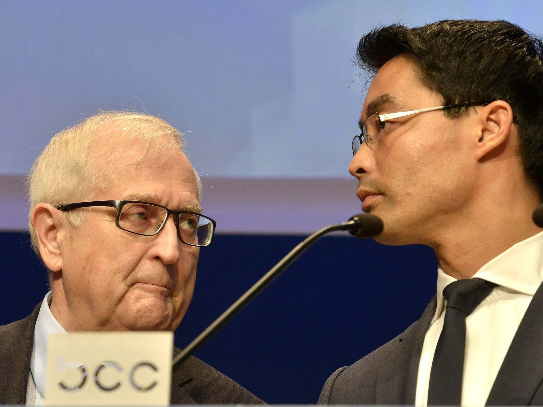 Präsidium für Demission des gesamten Bundesvorstandes. Präsidium für Demission des gesamten Bundesvorstandes.