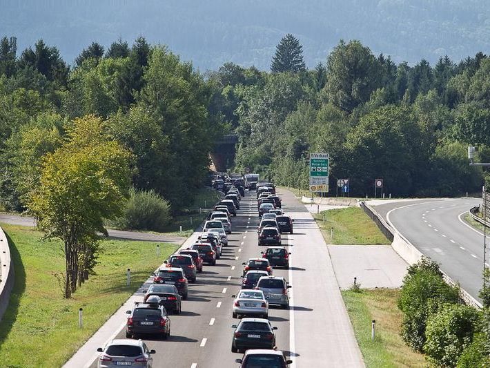Am meisten Staus gab es auf der A10, der Tauernautobahn, in Salzburg. Am meisten Staus gab es auf der A10, der Tauernautobahn, in Salzburg.