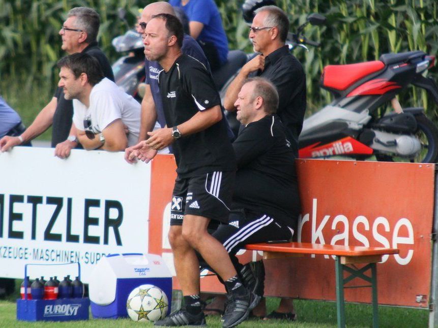 SK Brederis-Trainer Arno Wölbitsch hat derzeit große Personalsorgen, gegen Meiningen verlor seine Truppe 1:4. SK Brederis-Trainer Arno Wölbitsch hat derzeit große Personalsorgen, gegen Meiningen verlor seine Truppe 1:4.