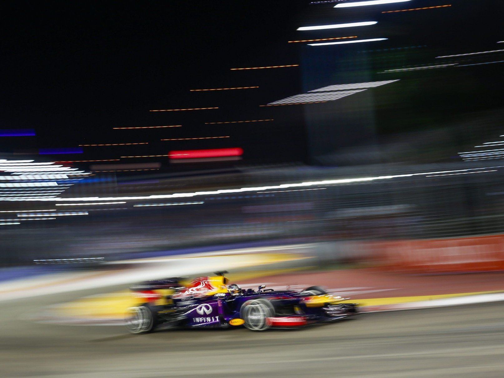 Vettel in WM bereits 60 Punkte vor erneut zweitplatziertem Alonso Vettel in WM bereits 60 Punkte vor erneut zweitplatziertem Alonso