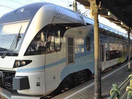 Zu Stoßzeiten wird das Fahren mit der Westbahn teurer. Zu Stoßzeiten wird das Fahren mit der Westbahn teurer.