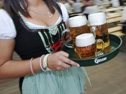 Kellner haben sich vor dem Wiesnfest in Wien bei der Arbeiterkammer beschwert. Kellner haben sich vor dem Wiesnfest in Wien bei der Arbeiterkammer beschwert.