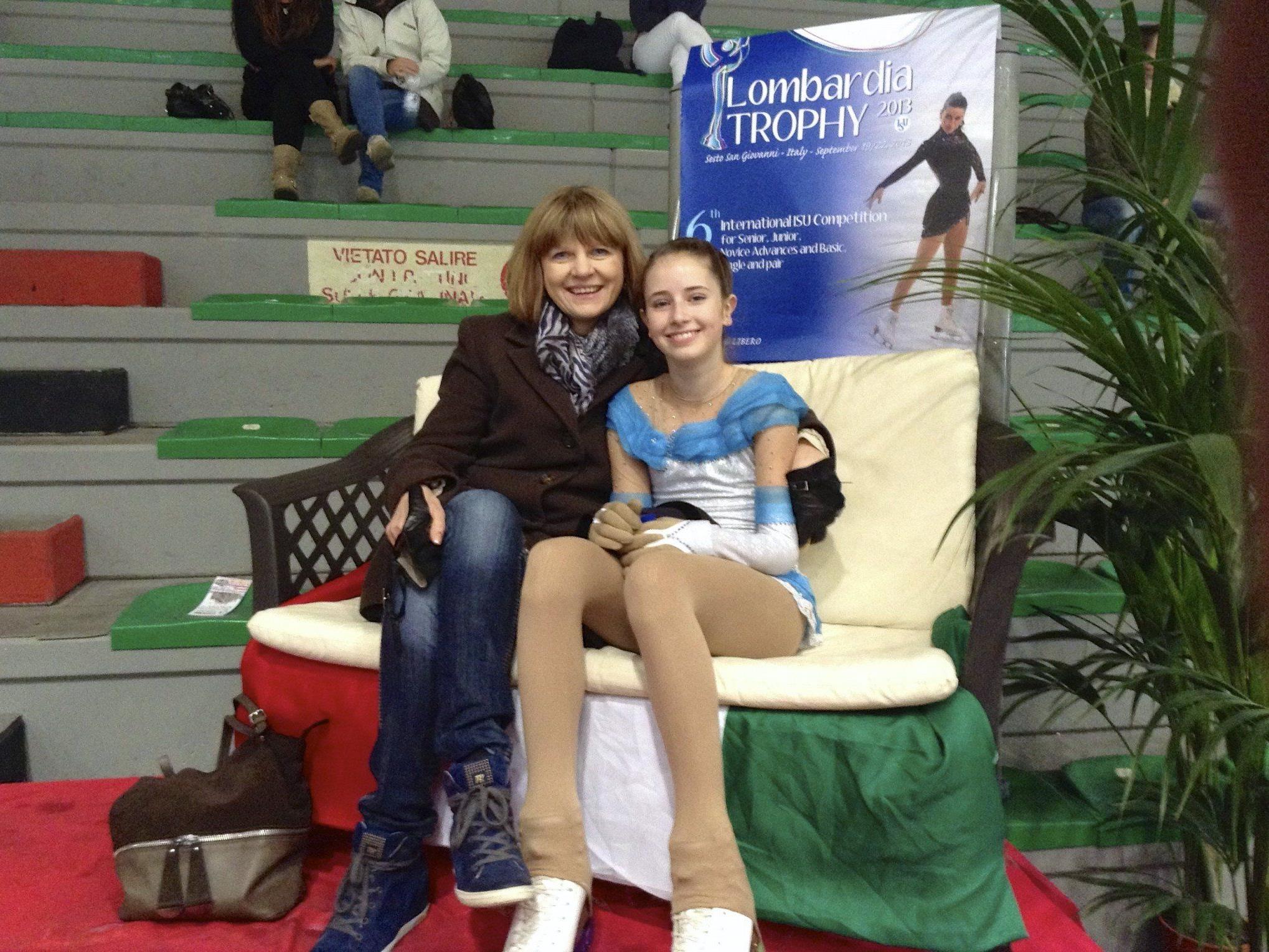 Joelle Nasheim mit Trainerin Elena Romanova