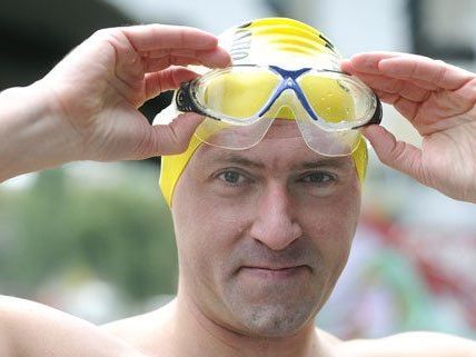 Josef Köberl will als erster Österreicher den Ärmelkanal bewzingen. Josef Köberl will als erster Österreicher den Ärmelkanal bewzingen.