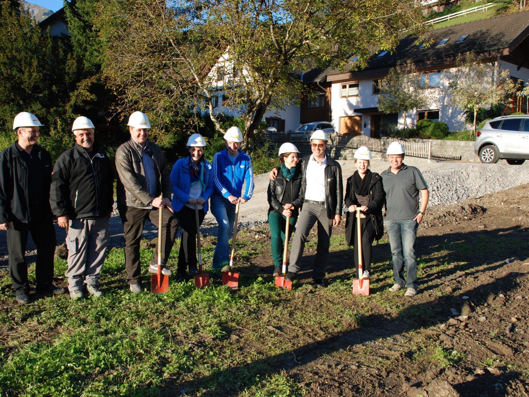 Spatenstich für die Wohnanlage „Dorfstraße". Spatenstich für die Wohnanlage „Dorfstraße".