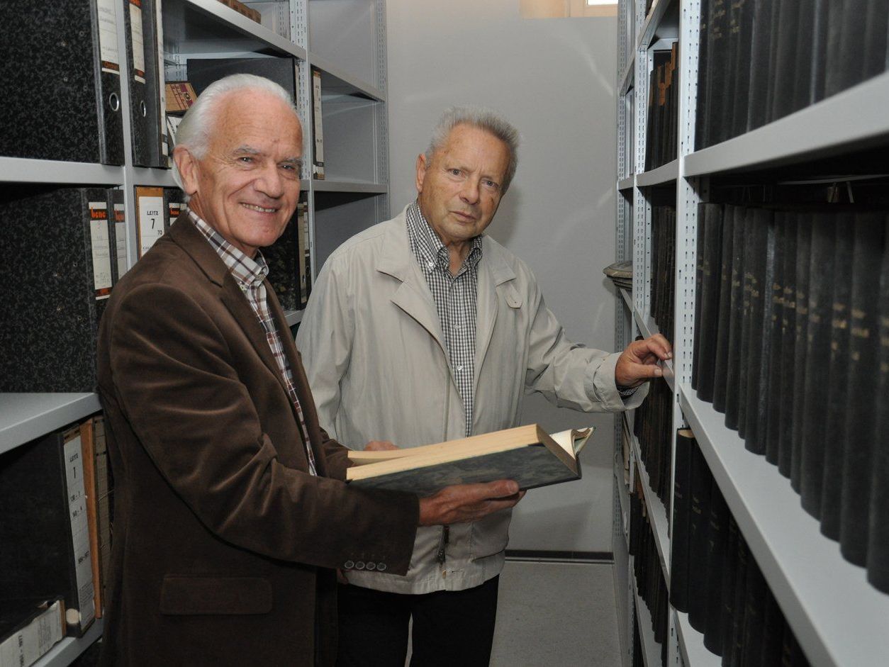 Altbürgermeister Elmar Kolb und der ehemalige Schuldirketor Elmar Fröweis sind die neuen Archivare. Altbürgermeister Elmar Kolb und der ehemalige Schuldirketor Elmar Fröweis sind die neuen Archivare.