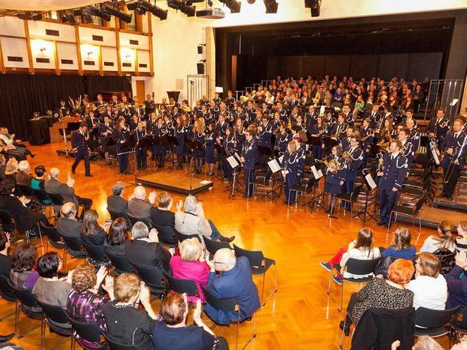 Eines der Highlights im Bürgermusikjahr sind die Cäcilienkonzerte im Hofsteigsaal Eines der Highlights im Bürgermusikjahr sind die Cäcilienkonzerte im Hofsteigsaal